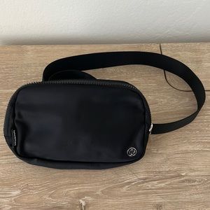 LuLuLemon Everywhere Belt Bag